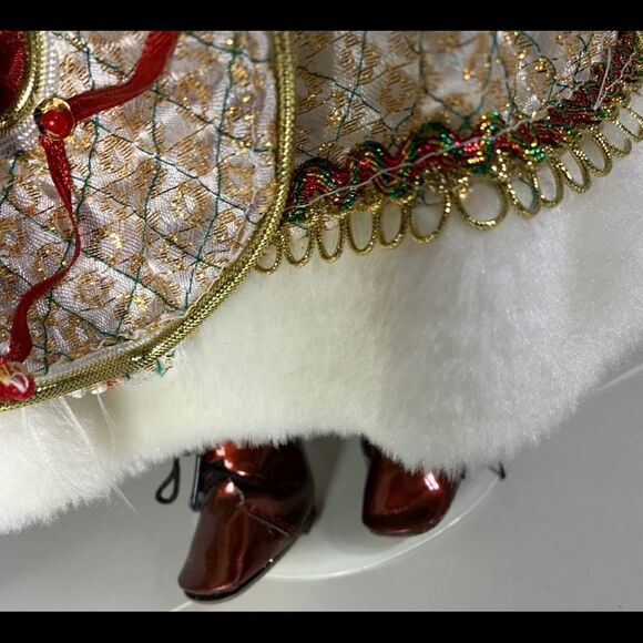 Vanessa Christmas Doll - Picture 6 of 9